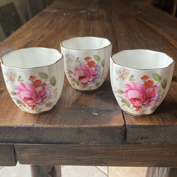 Royal Crown Derby “Derby Posies” Egg Cup Trio. Gold trim. Circa 1950s China - Picture 5 of 17